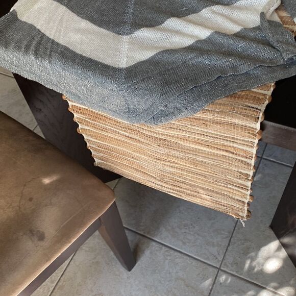 NWOT l/a thin sweater pointed bottom detail silver metallic thread running thru - Picture 2 of 4